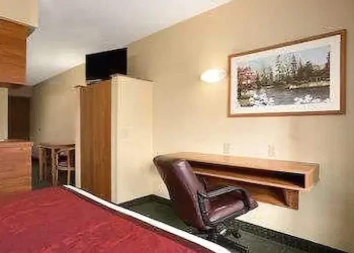Days Inn & Suites By Wyndham Lafayette In
