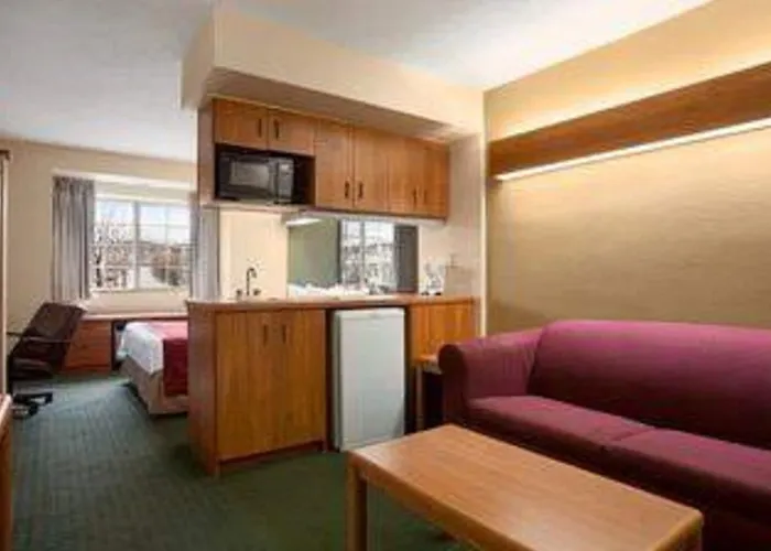 Days Inn & Suites By Wyndham Lafayette In