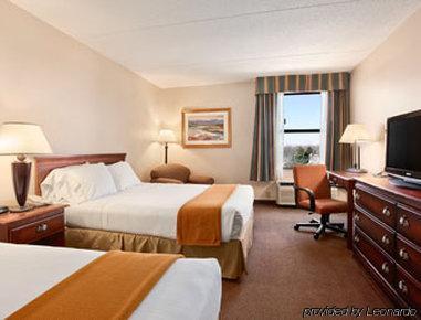 Days & By Wyndham In Hotel Lafayette