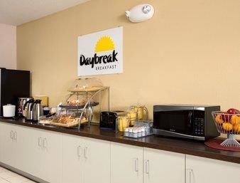 Days & By Wyndham In 2* Lafayette
