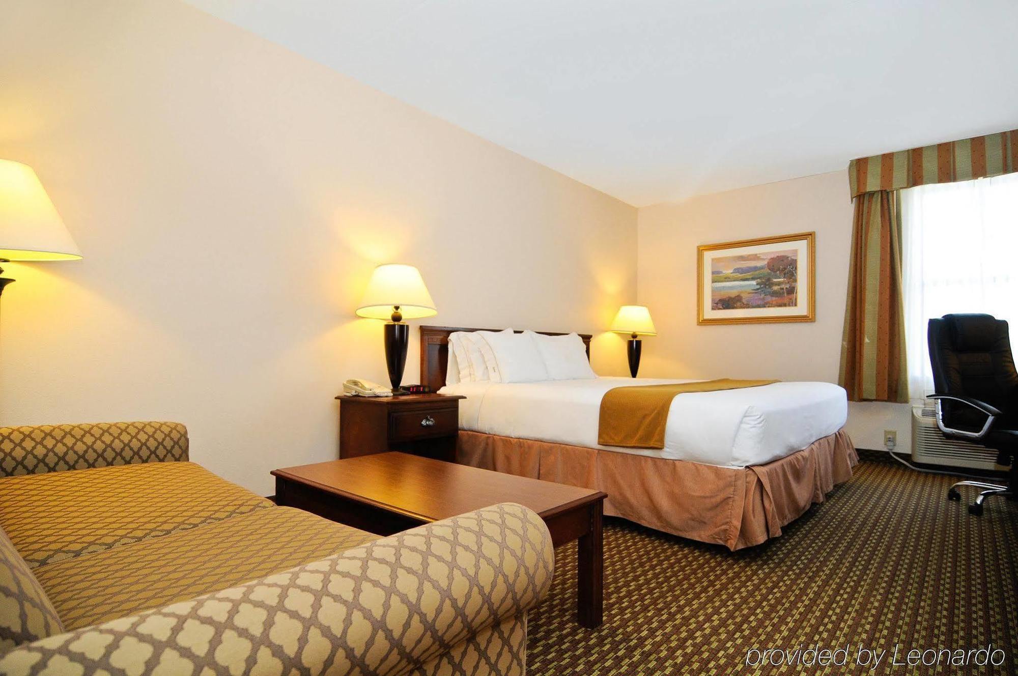 Days & By Wyndham In Hotel